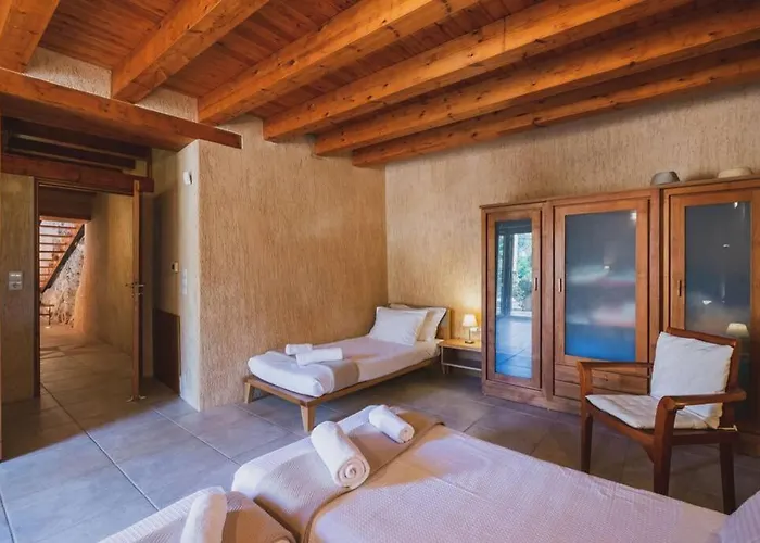 Villa Kalogra - Architect With Breathtaking Views Hriszí Aktí Haniá